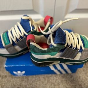 Men’s 4 / Women’s 6 Adidas EXCLUSIVE Twinstrike sneaker